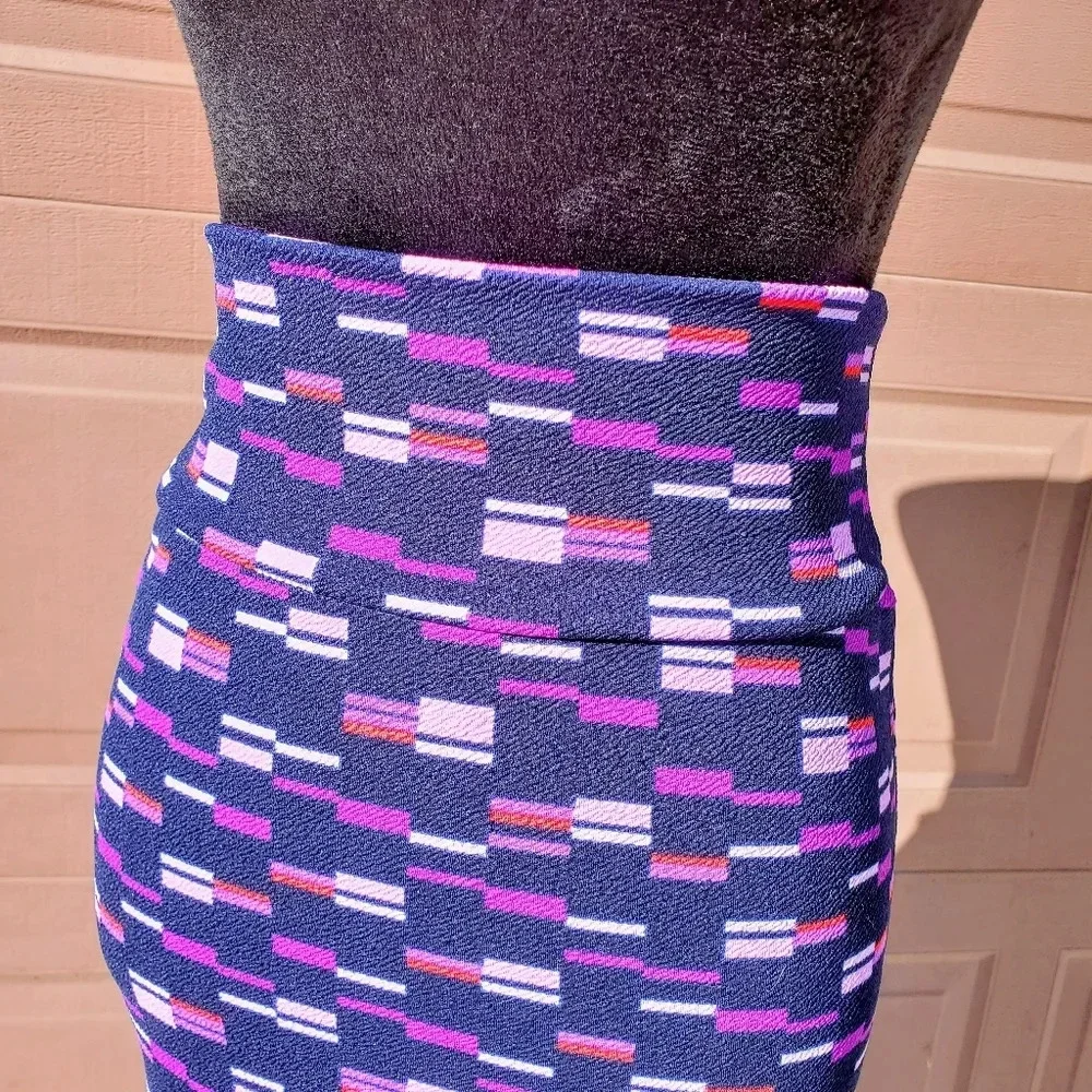 LuLaRoe Cassie Purple Geometric Print Pull-On Midi Pencil Skirt Size XS NWOT